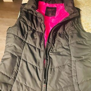 AEROPOSTALE SMALL BLACK VEST